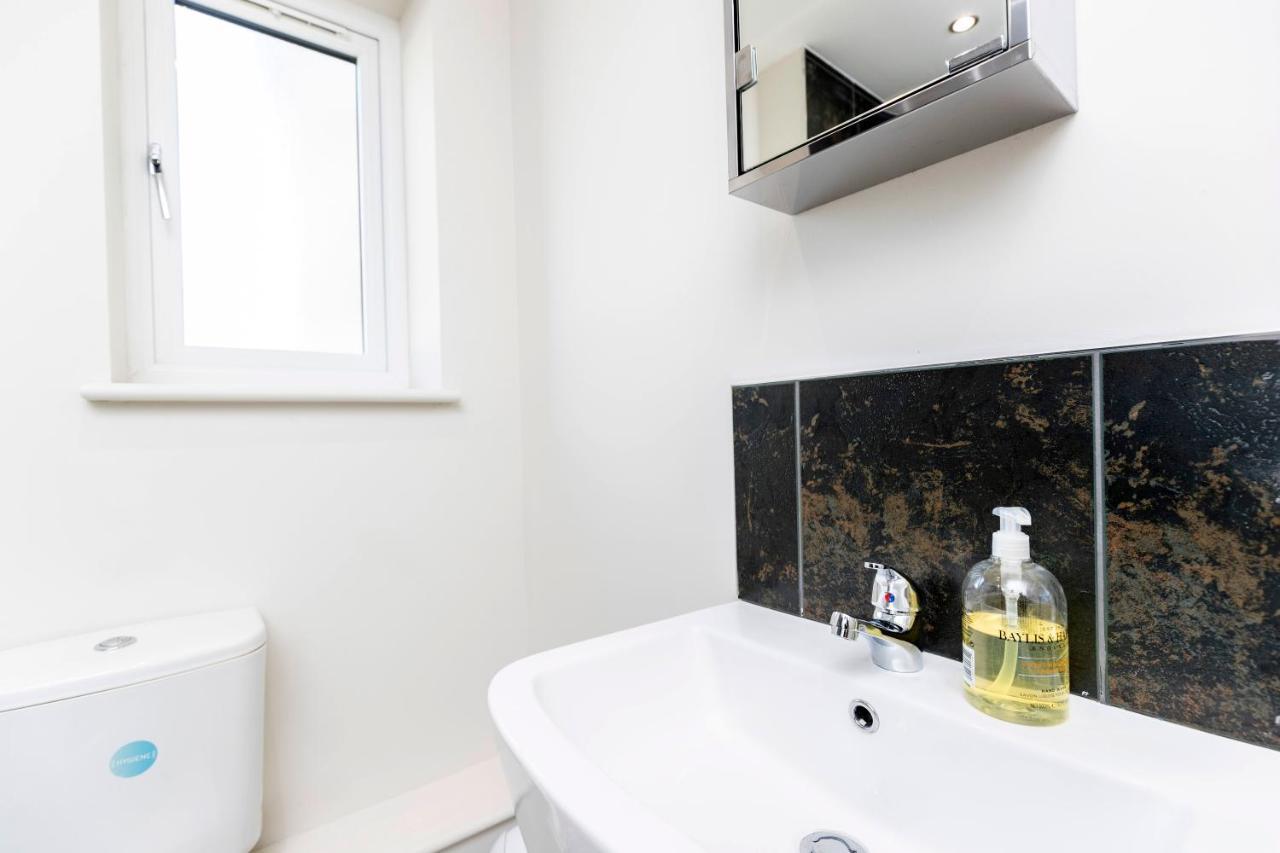 Avery House 1 - One Bedroom With Outdoor Terrace Darlington  Bagian luar foto